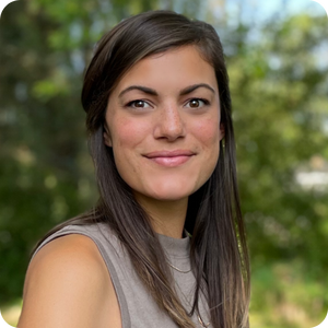 Cari Bertolas Headshot