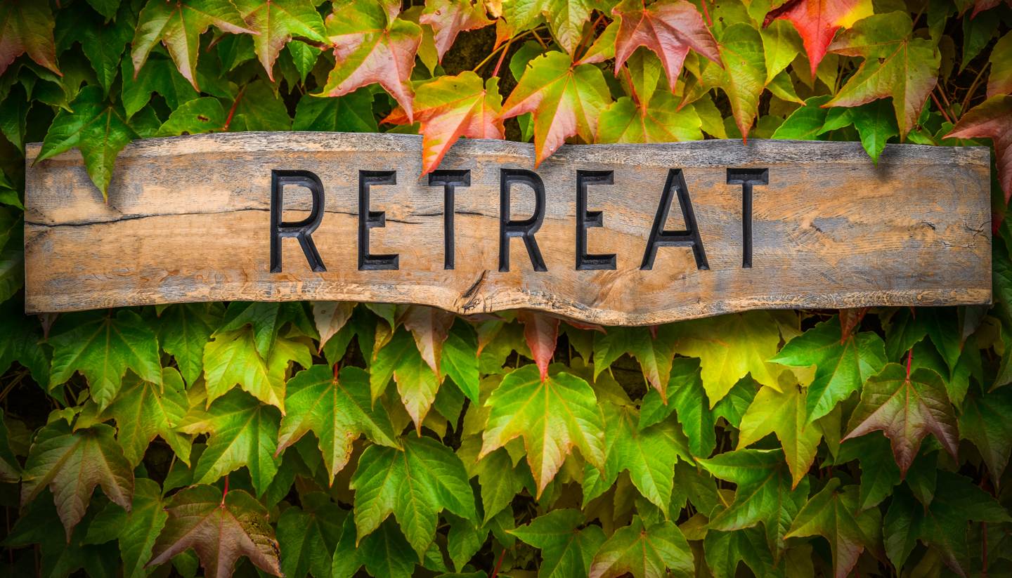 shu-Gen-Retreat-Signage_1499972936-1440x823-1